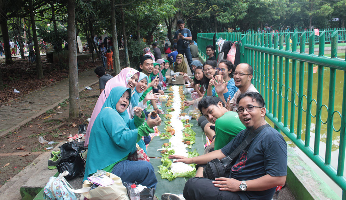 Piknik dan Ngeliwet Seru di Hutan Kota Bekasi Bersama TopCommunity