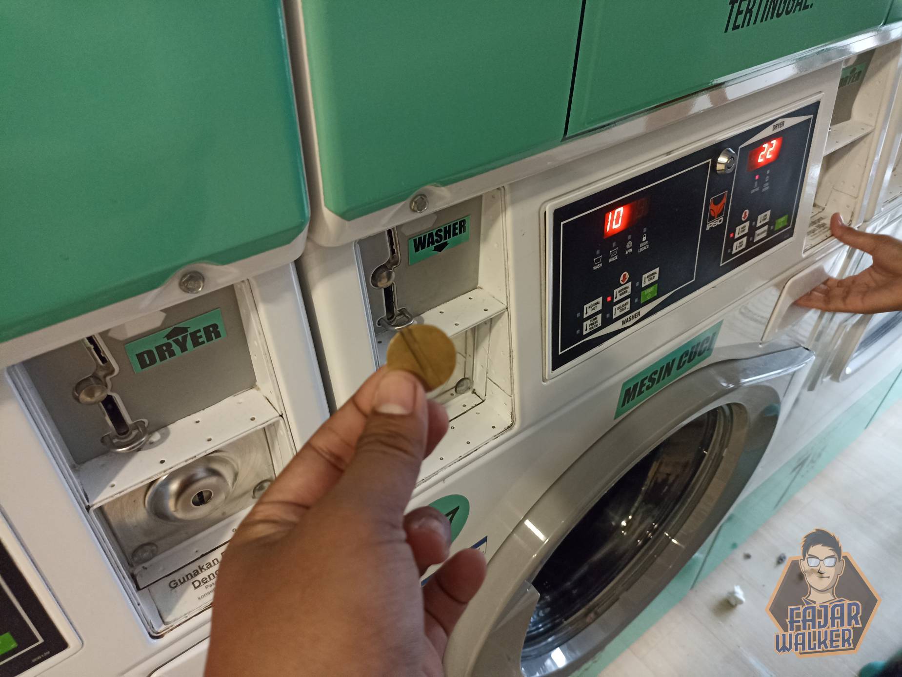 Koin emas di laundry koin