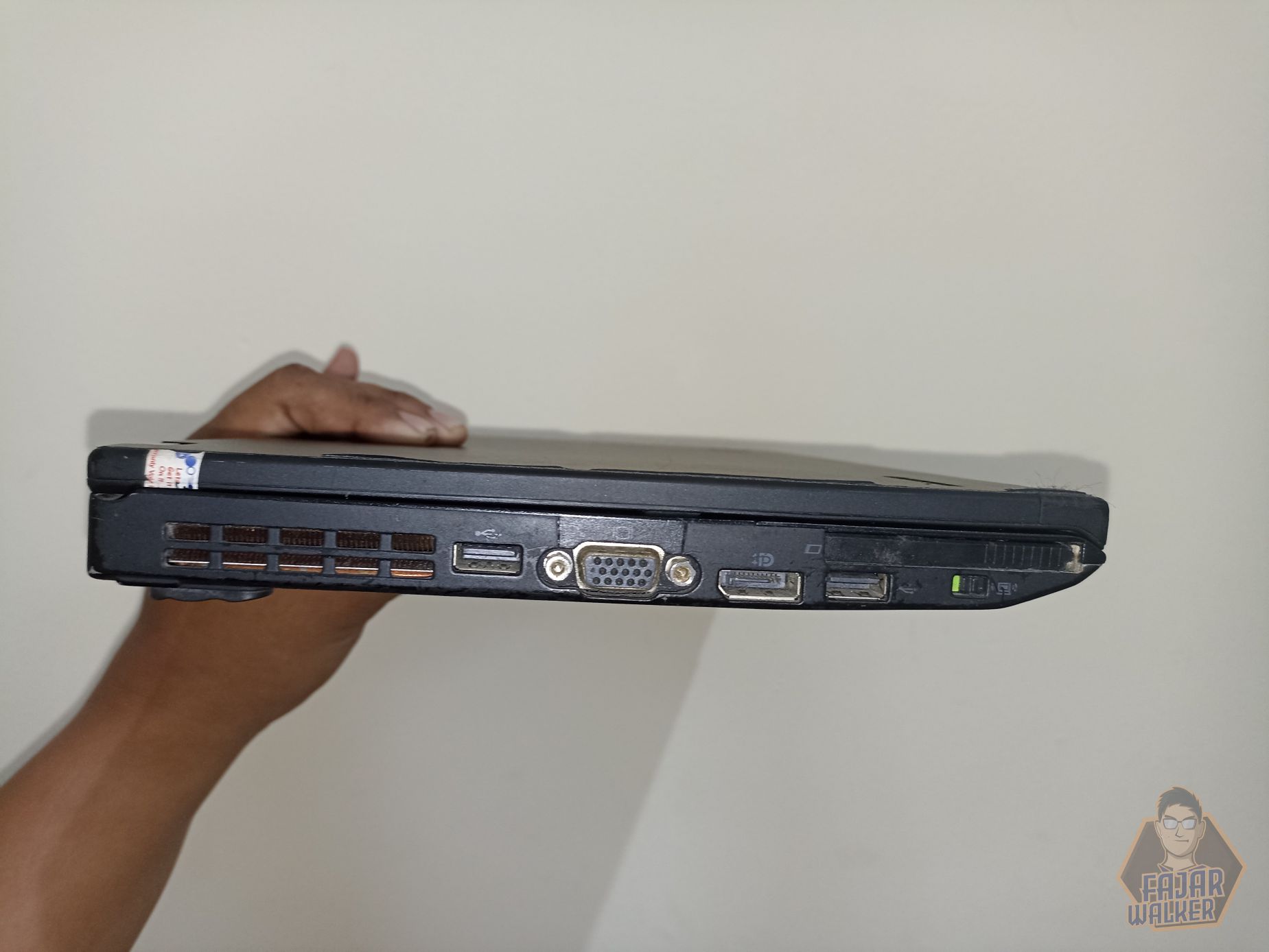 Tampak Samping Lenovo Thinkpad X220